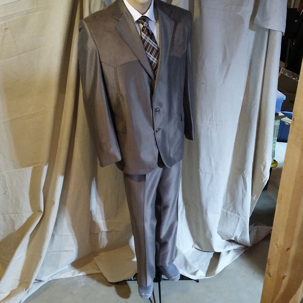 New size 48R Pagano West Western style taupe suit and size 42 pants